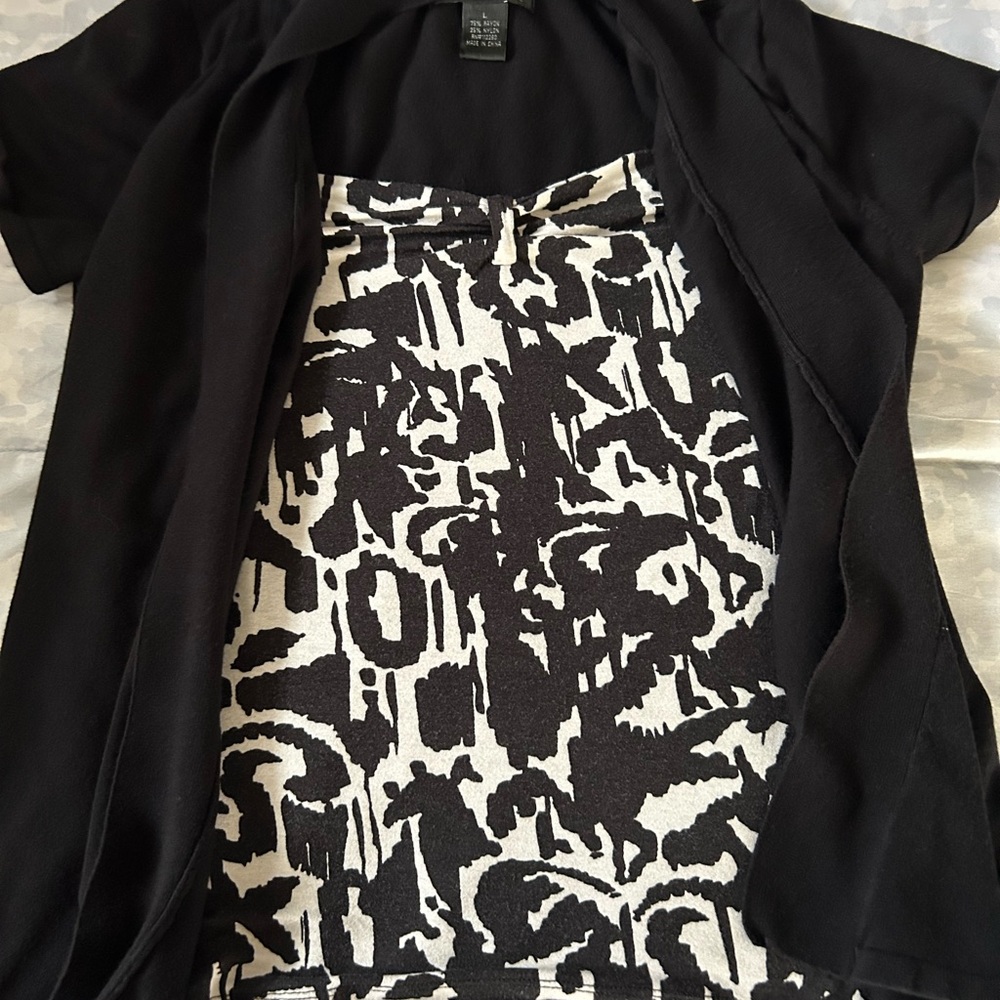 VENUE Black and White Casual Top, size L